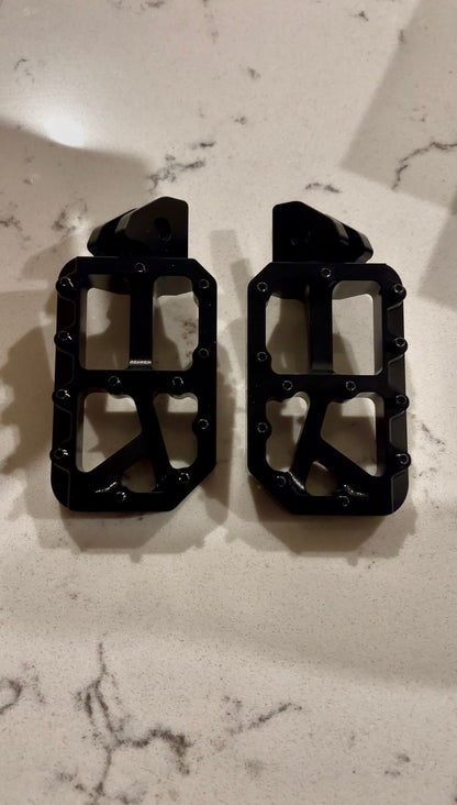 Black foot pegs
